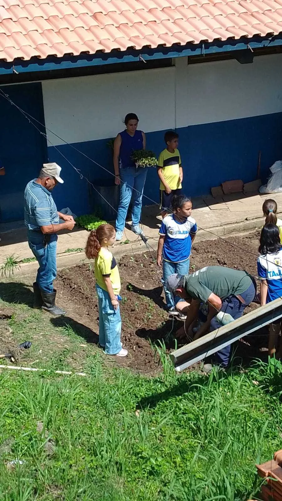 Itajubá: projeto Horta Educativa avança nas escolas e reforça aprendizado prático entre alunos