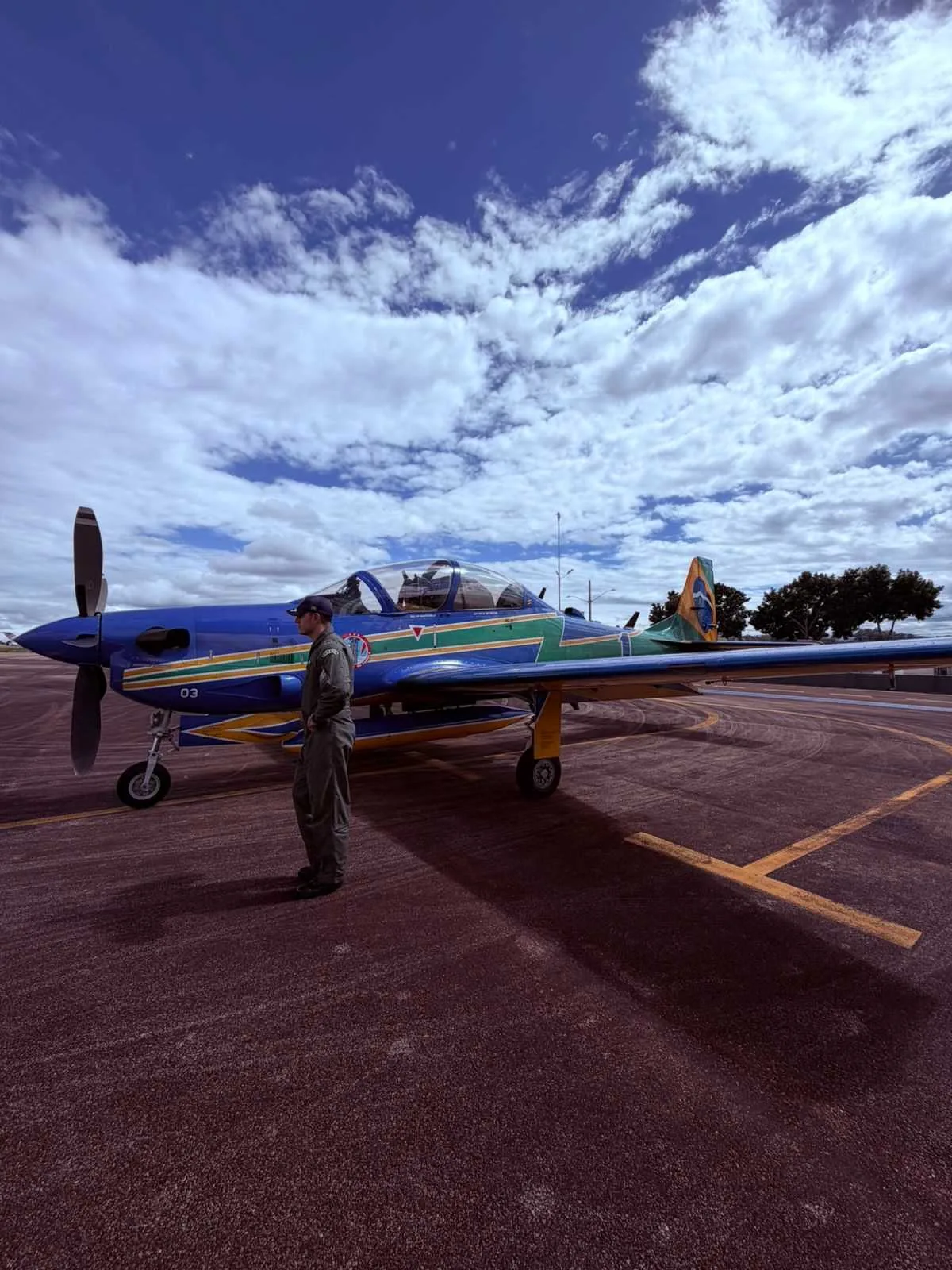 Esquadrilha da Fumaça encerra festividades dos 207 anos de Itajubá