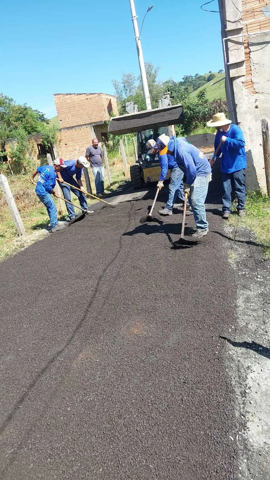 Bairro Anhumas recebe novo asfalto e melhorias na infraestrutura