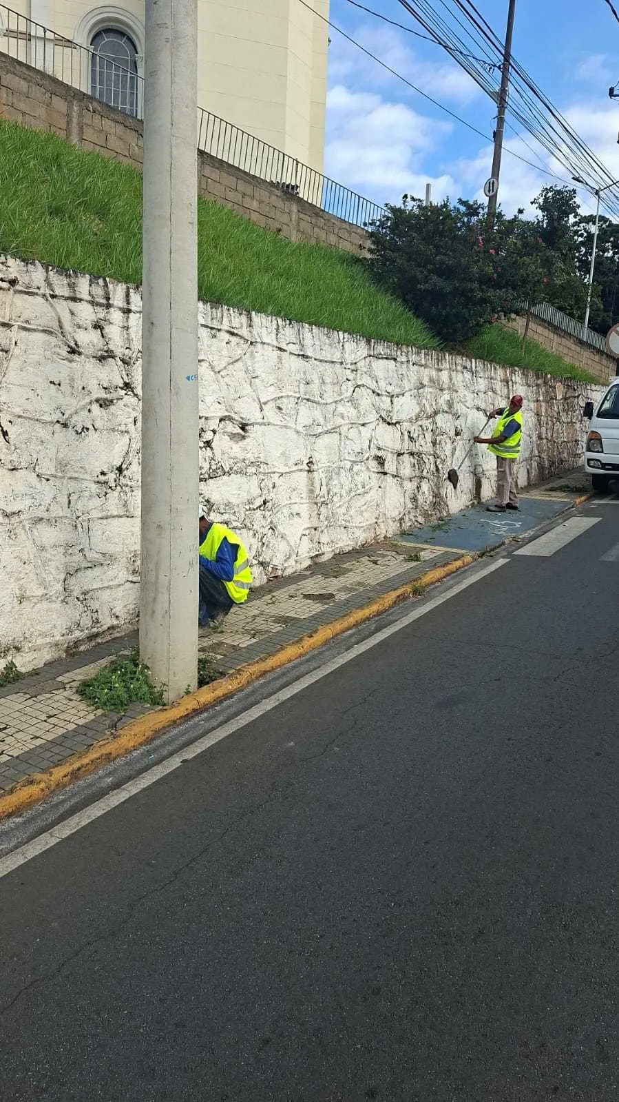 Mutirão de limpeza inicia a semana com revitalização no Centro de Itajubá