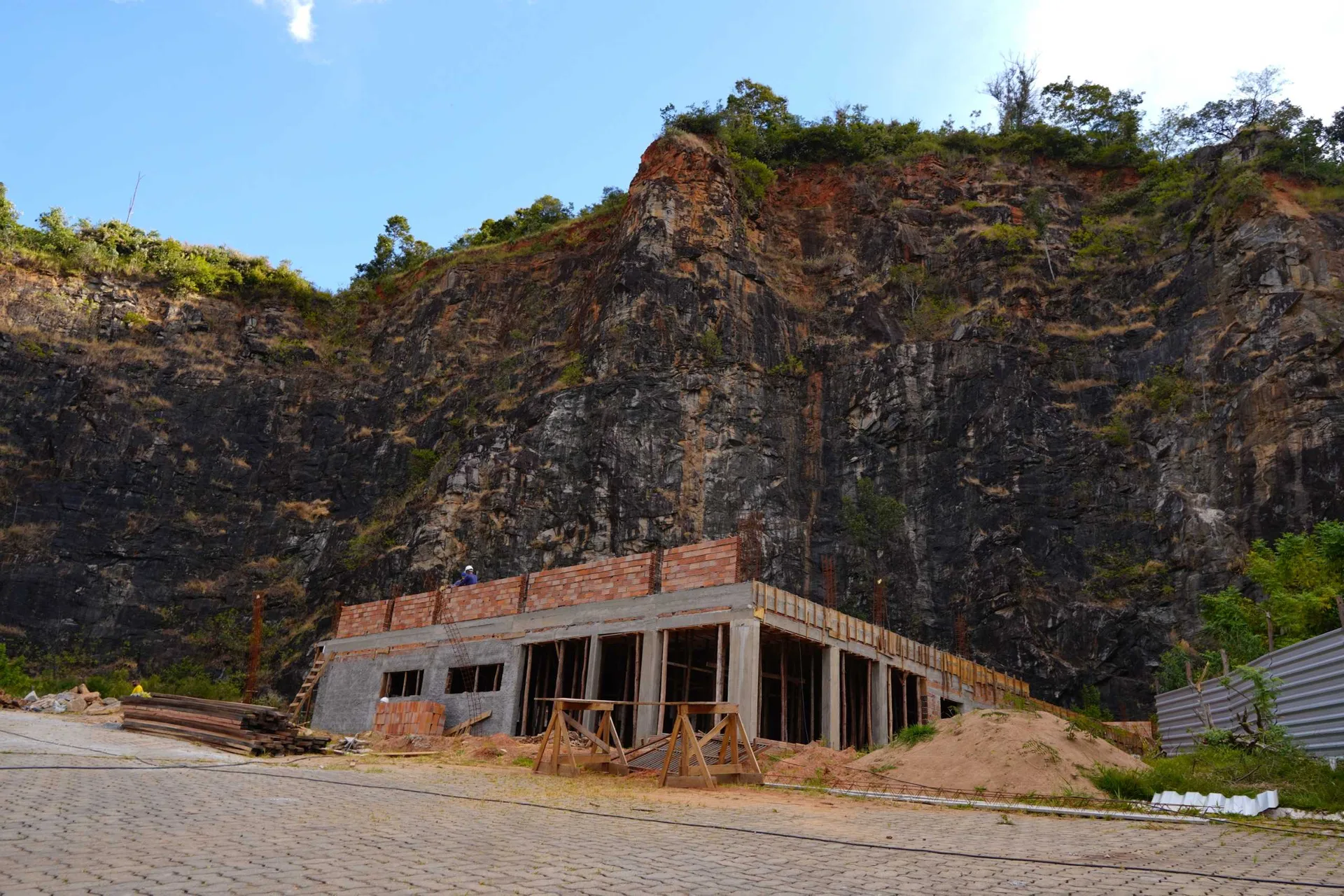 Obra da UBS avança no bairro Nossa Senhora de Fátima