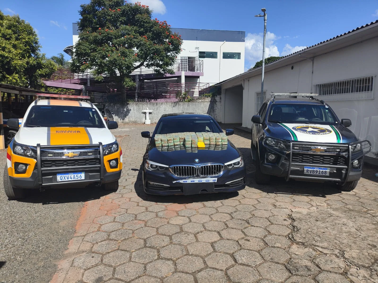 Receita Federal e Polícia Militar Rodoviária apreendem veículo com 80 kg de cocaína na MG-050