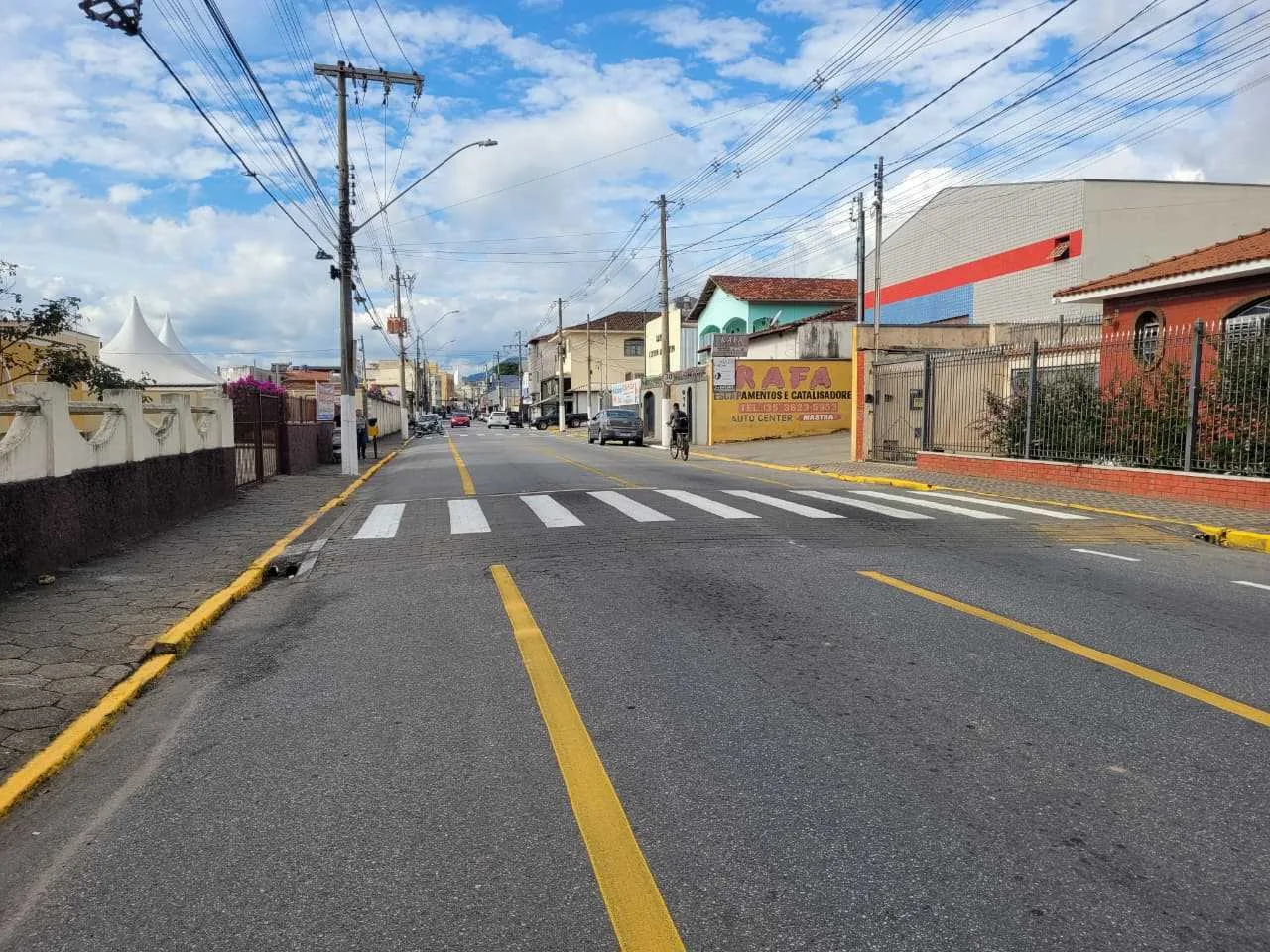 Secretaria de Obras revitaliza sinalização na Avenida José Manoel Pereira no bairro Avenida