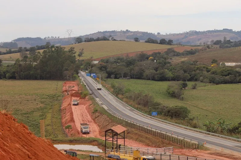 EPR Sul de Minas inicia implantação de novos retornos na BR-459