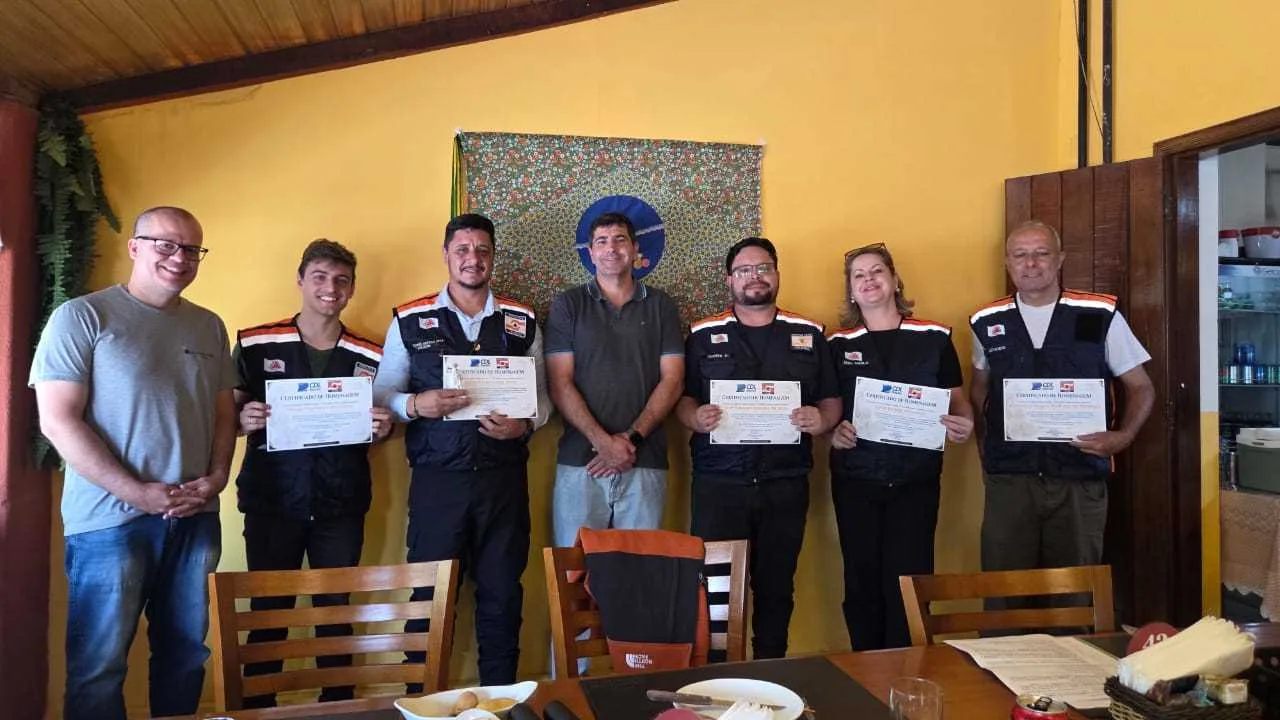 Defesa Civil é homenageada pela CDL de Itajubá