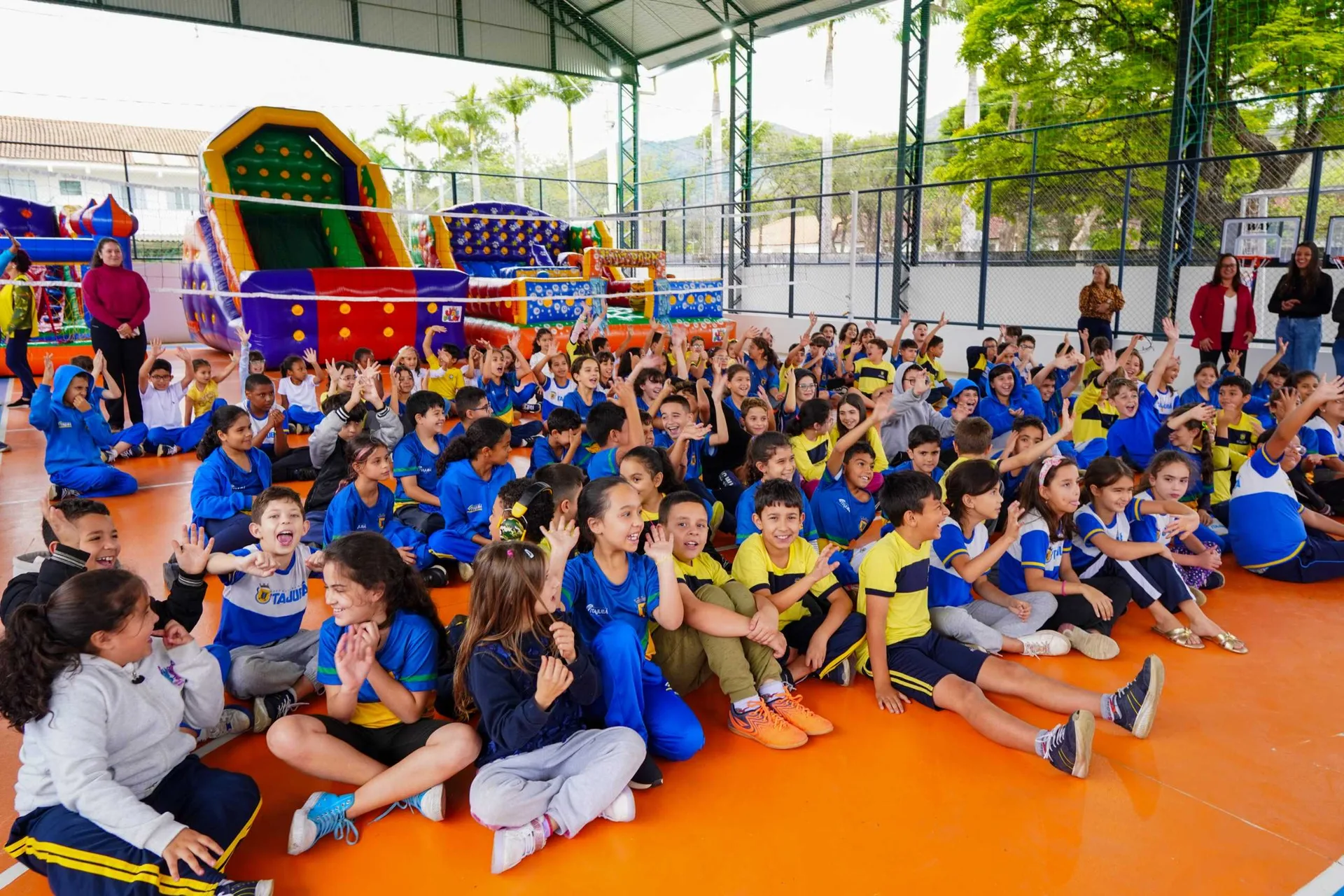 Quadra poliesportiva é inaugurada na Escola Municipal Dr. Xavier Lisboa