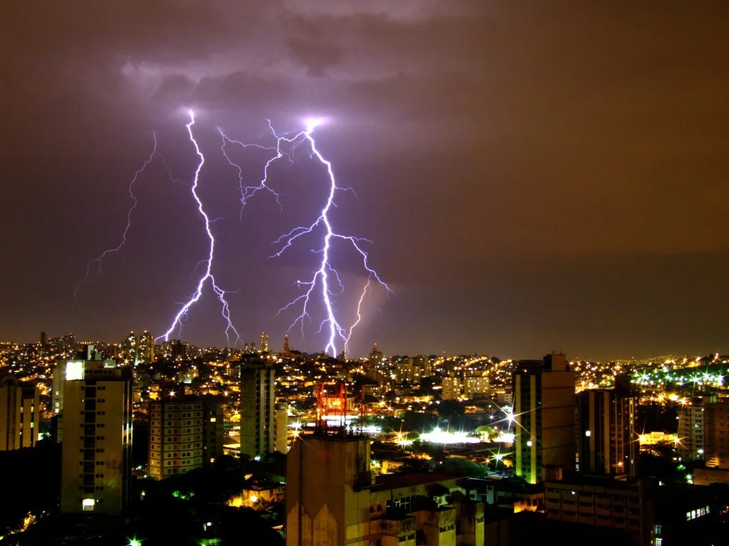 Temporais: Cemig orienta como evitar acidentes com a rede elétrica