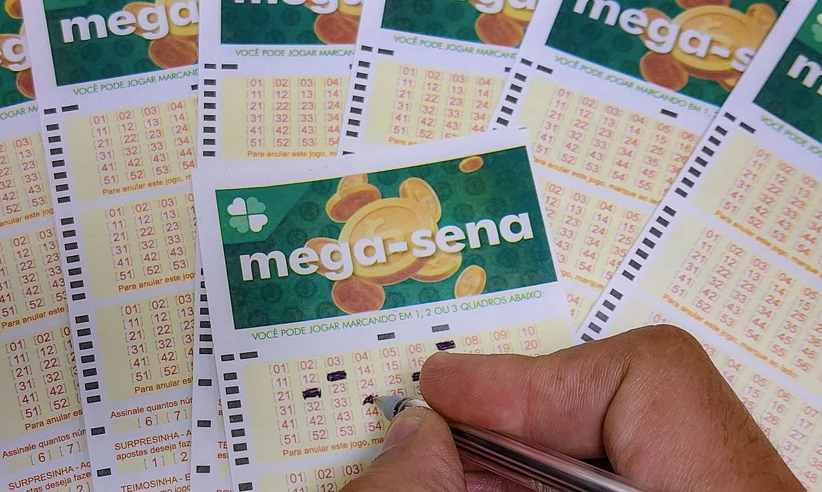 Mega-Sena acumula e prêmio vai a R$ 105 milhões