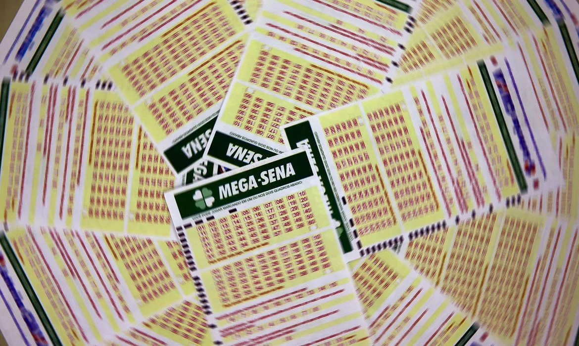 Mega-sena acumula e prêmio principal vai para R$ 130 milhões