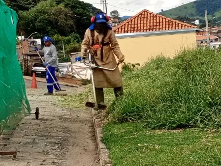Mutirão de limpeza percorre bairros e reforça cuidados com a cidade