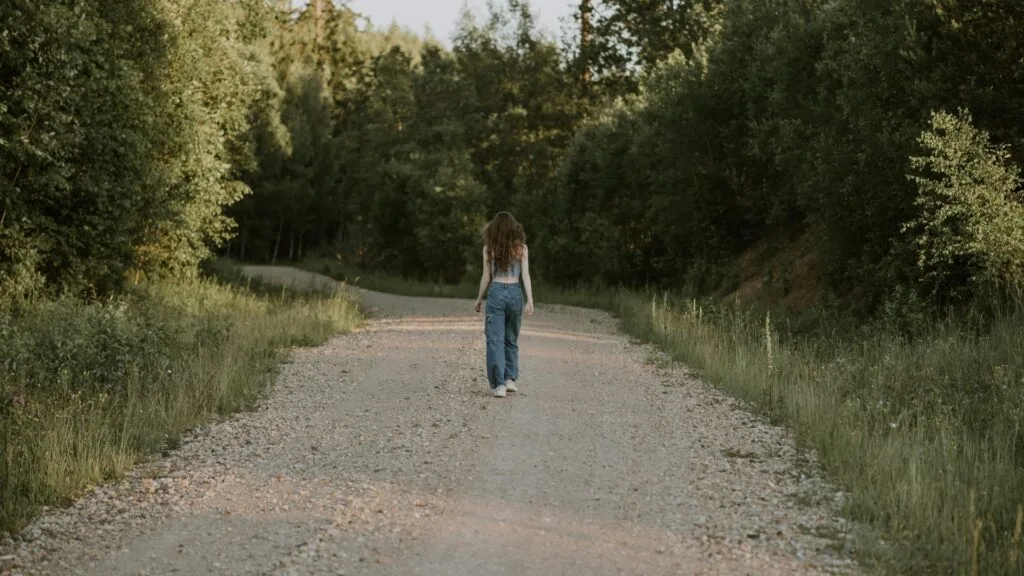 O QUE PENSAM E SENTEM OS ADOLESCENTES?