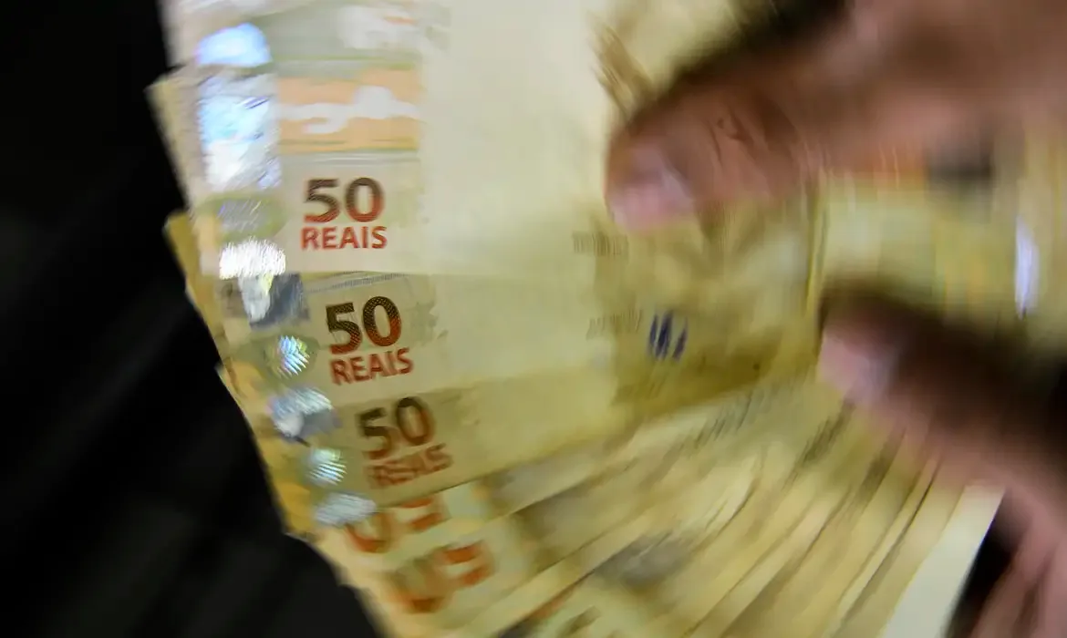 Receita paga lote da malha fina do Imposto de Renda de março