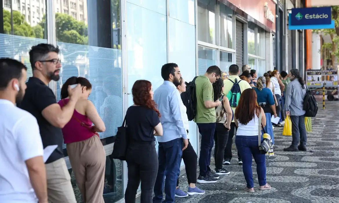 Governo federal vai chamar mais 7 mil servidores em 2026, diz ministra