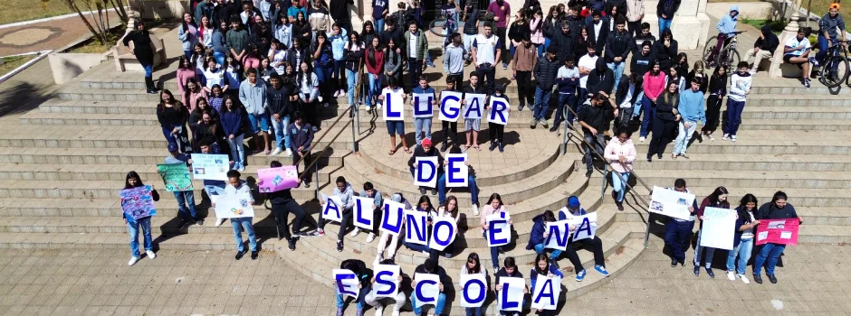 Busca Ativa fortalece permanência escolar e reduz em 50% abandono na rede estadual de Minas Gerais