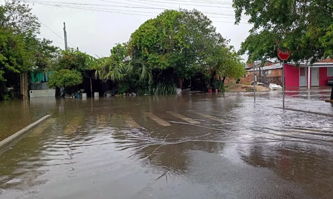 Temporal no RS deixa desalojados e provoca danos em 19 cidades