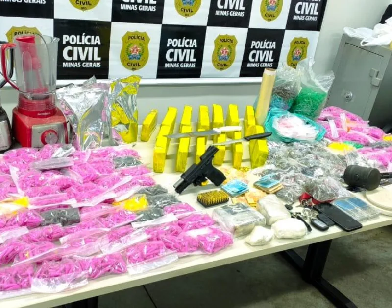 PCMG apreende mais 6 mil pinos de cocaína e fecha laboratório