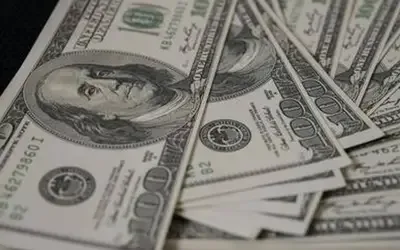 Dólar encerra último pregão aos R$ 4,99, em queda