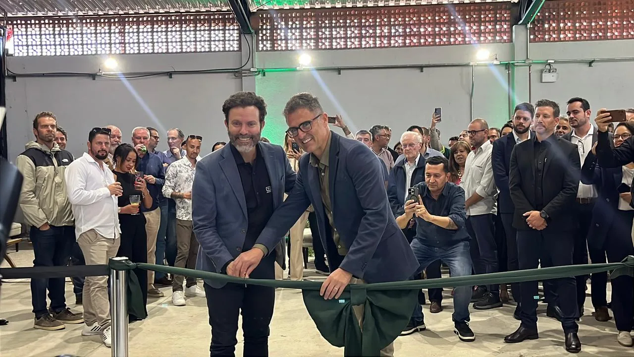 Com apoio do Governo de Minas, multinacional inaugura uma das maiores plantas de terras raras fora da China