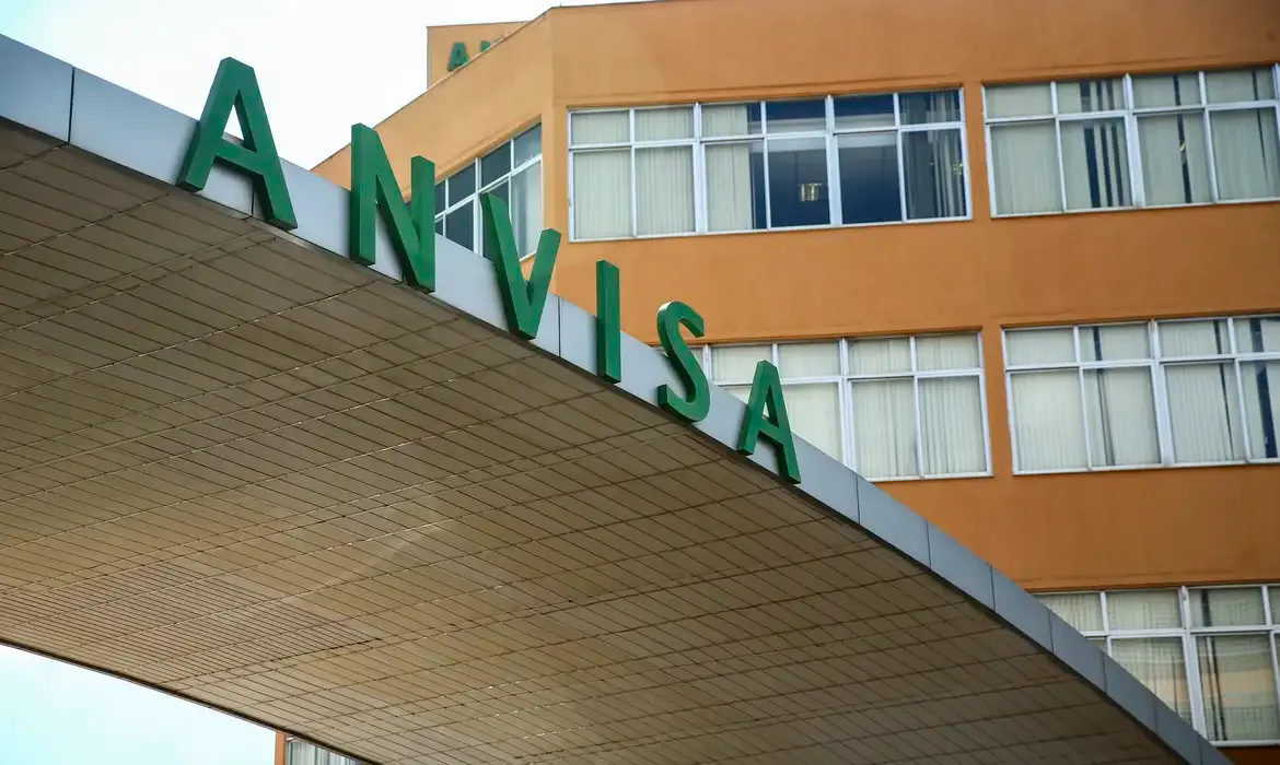 Anvisa determina recolhimento de lote da água mineral Crystal sem gás