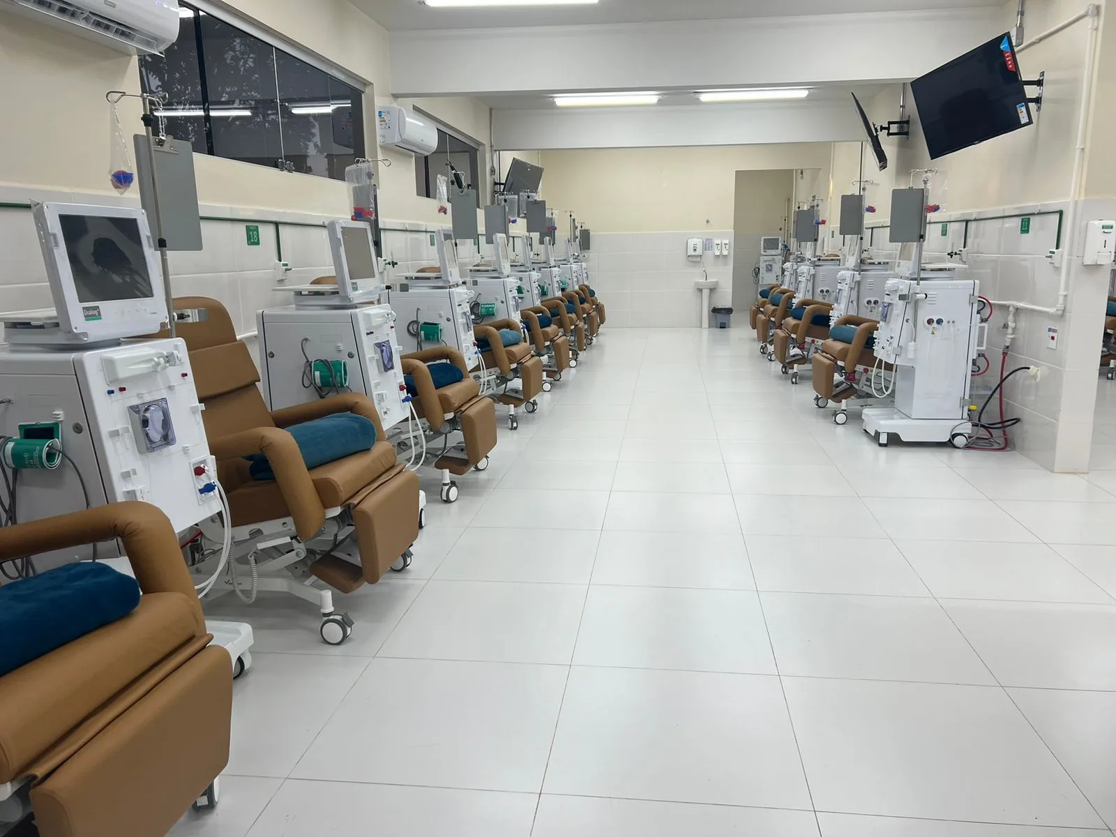 Minas Gerais amplia rede de hemodiálise e reduz deslocamentos de pacientes no estado
