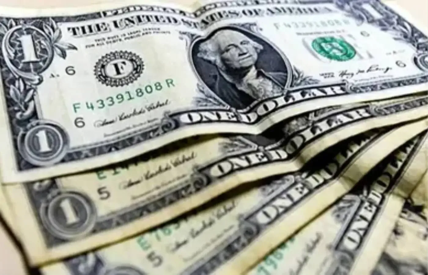 Dólar encerra última sessão cotado a R$ 5,06