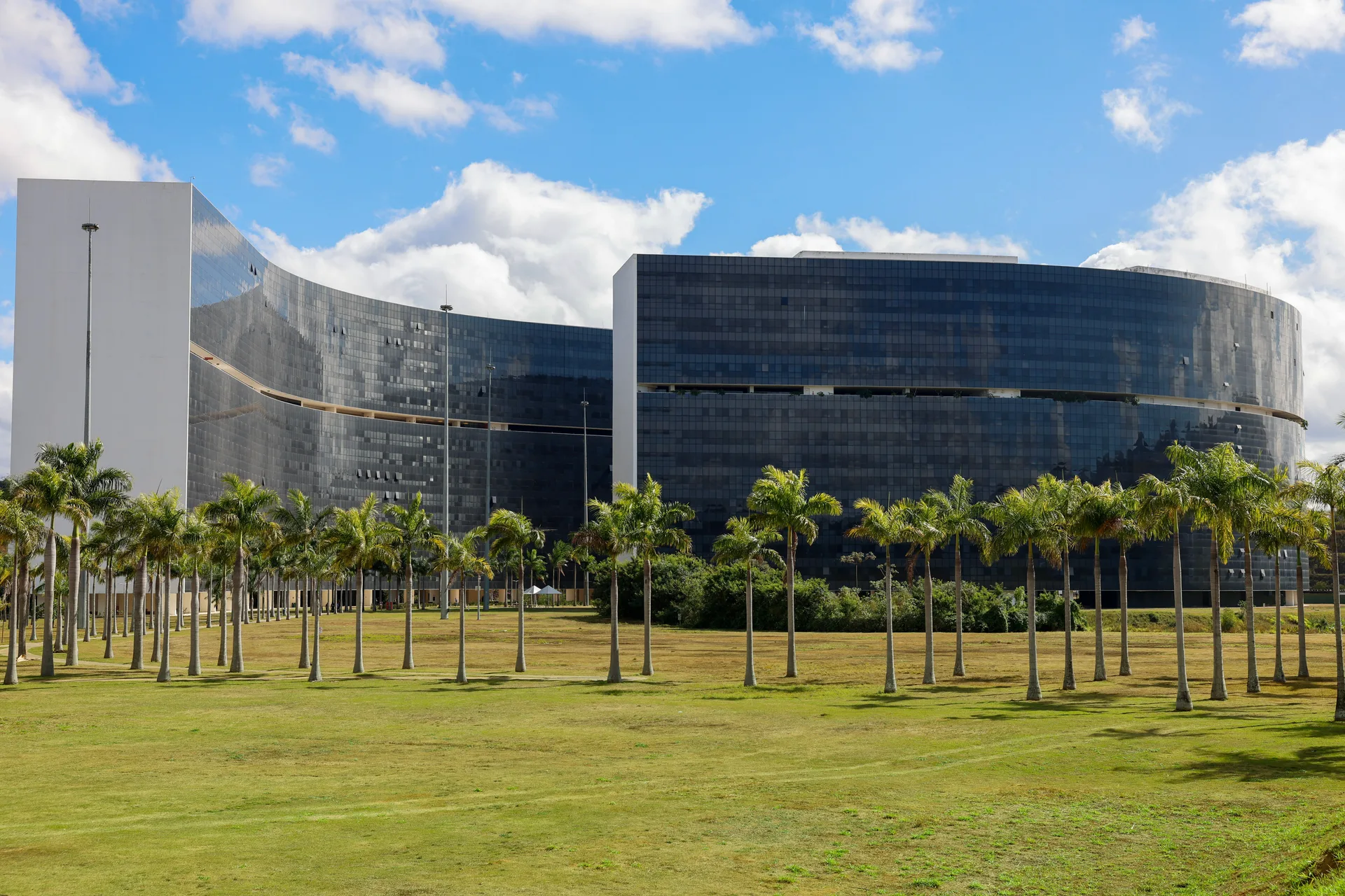 Governo de Minas regulamenta carga horária de servidores em dias de jogos do Brasil na Copa do Mundo 2026